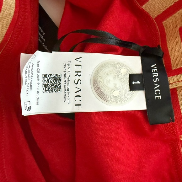 Versace - Picture 3 of 3